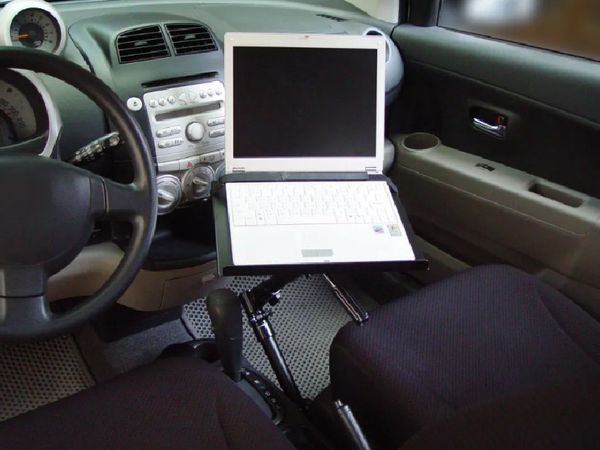 PC bord med justerbar teleskop arm